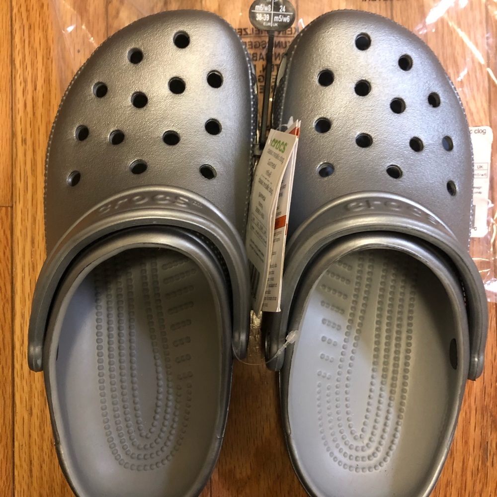 Crocs classic metallic clog